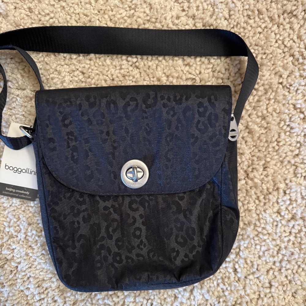 Baggallini "Beijing" Black Cheetah Print Crossbody - Picture 9 of 9